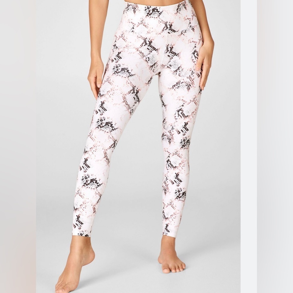 Fabletics Kate Hudson Snake print 7/8 Leggings size XL‎